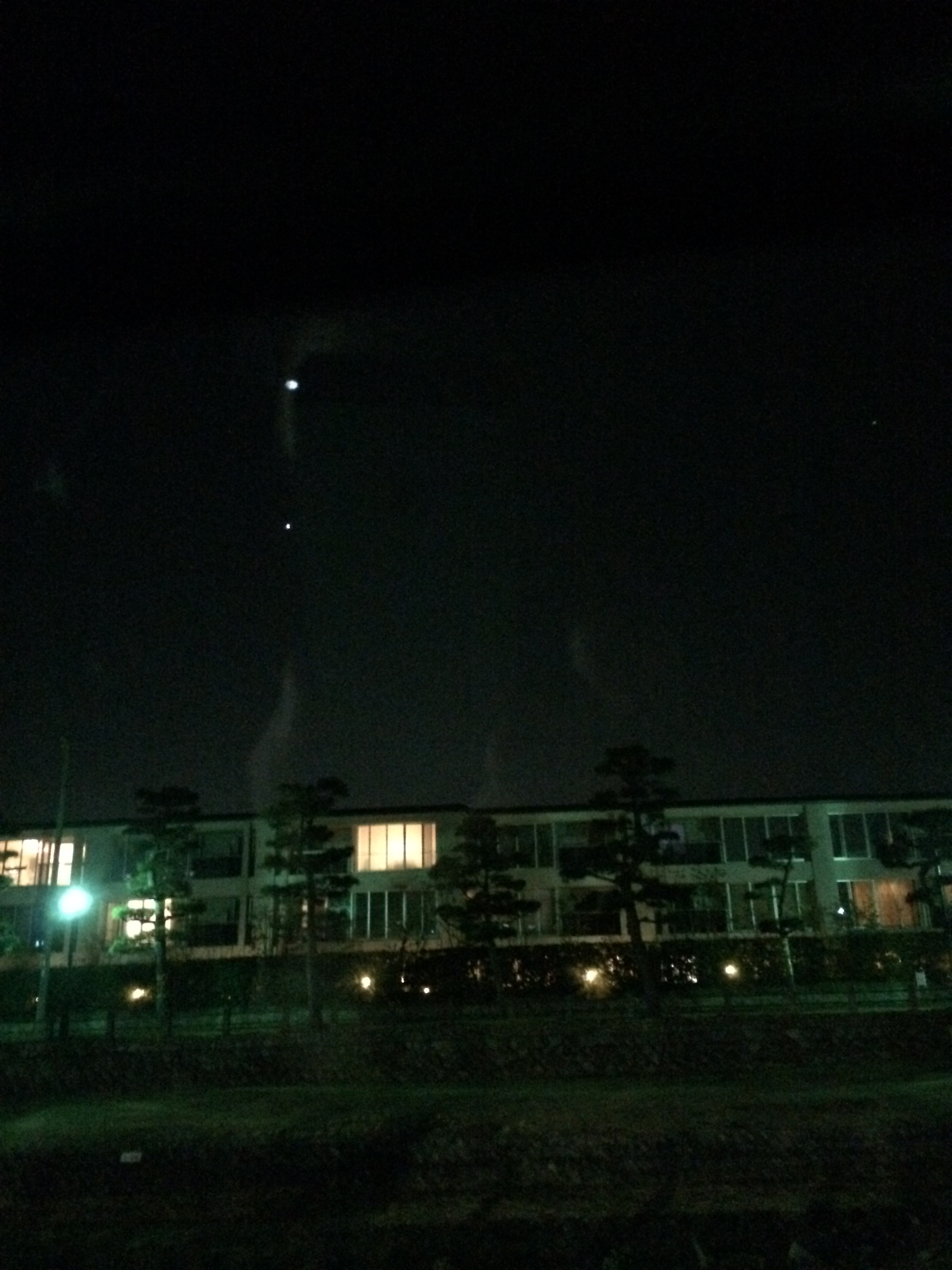 チベットのラサの満月